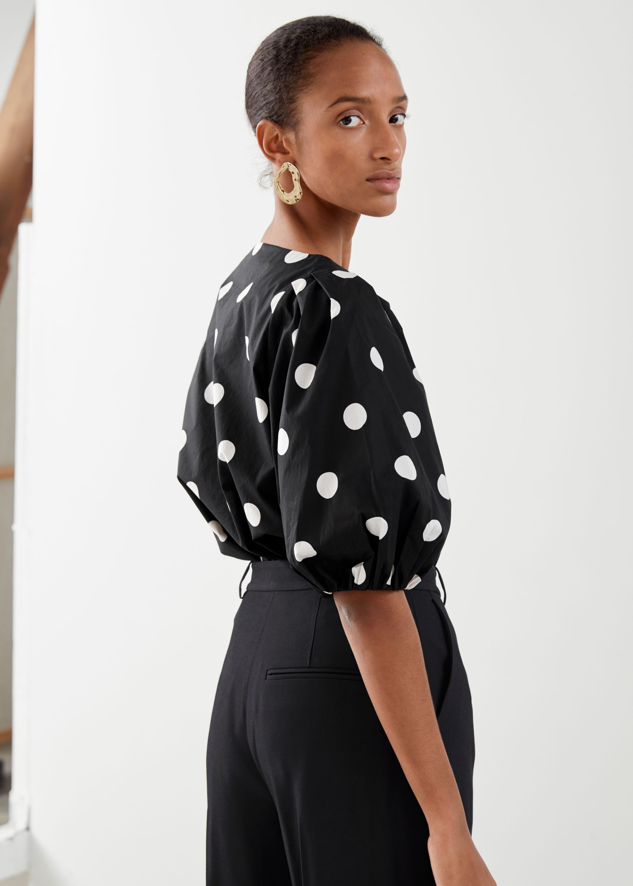 polka dot puff sleeve blouse