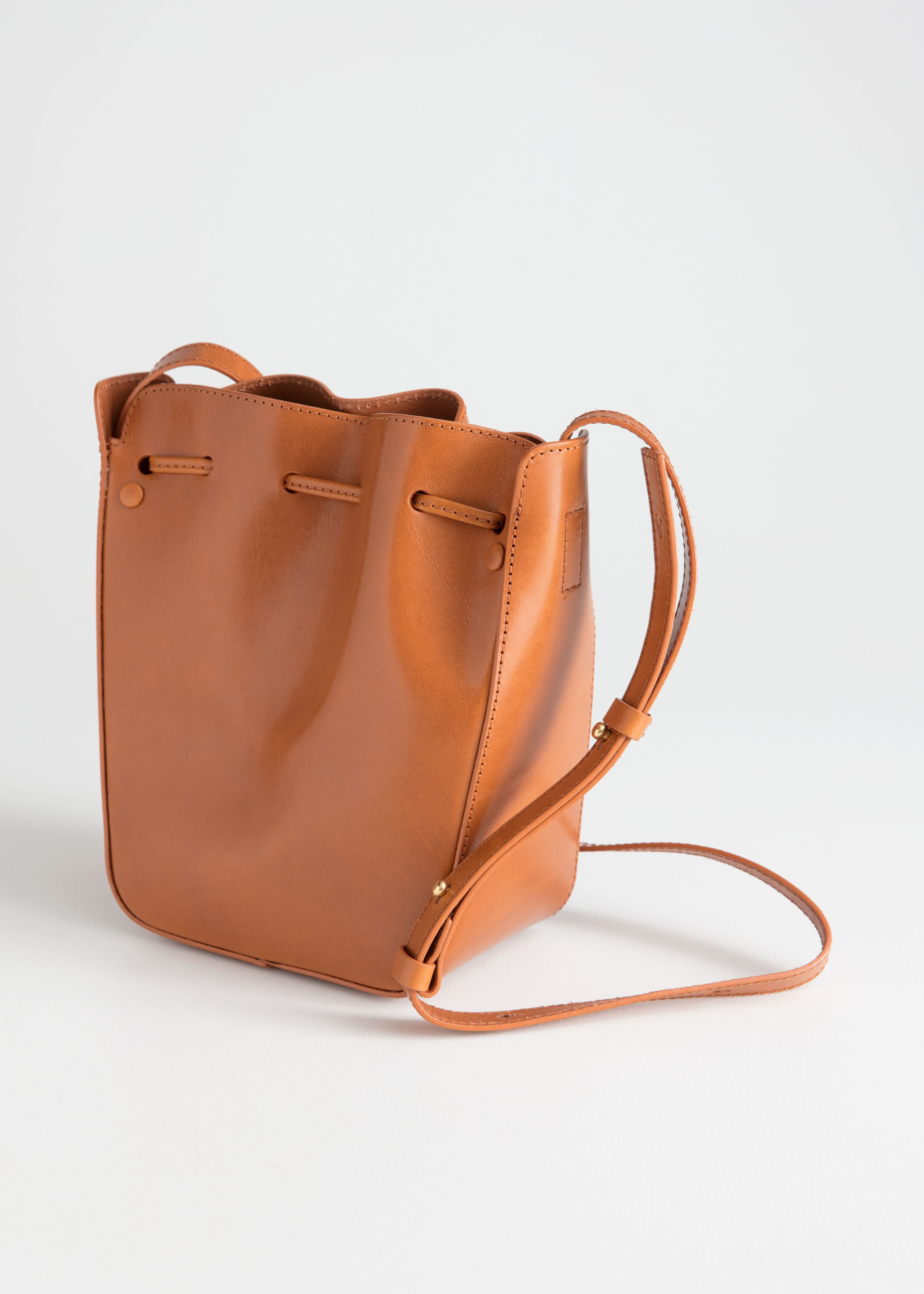 tan bucket bag