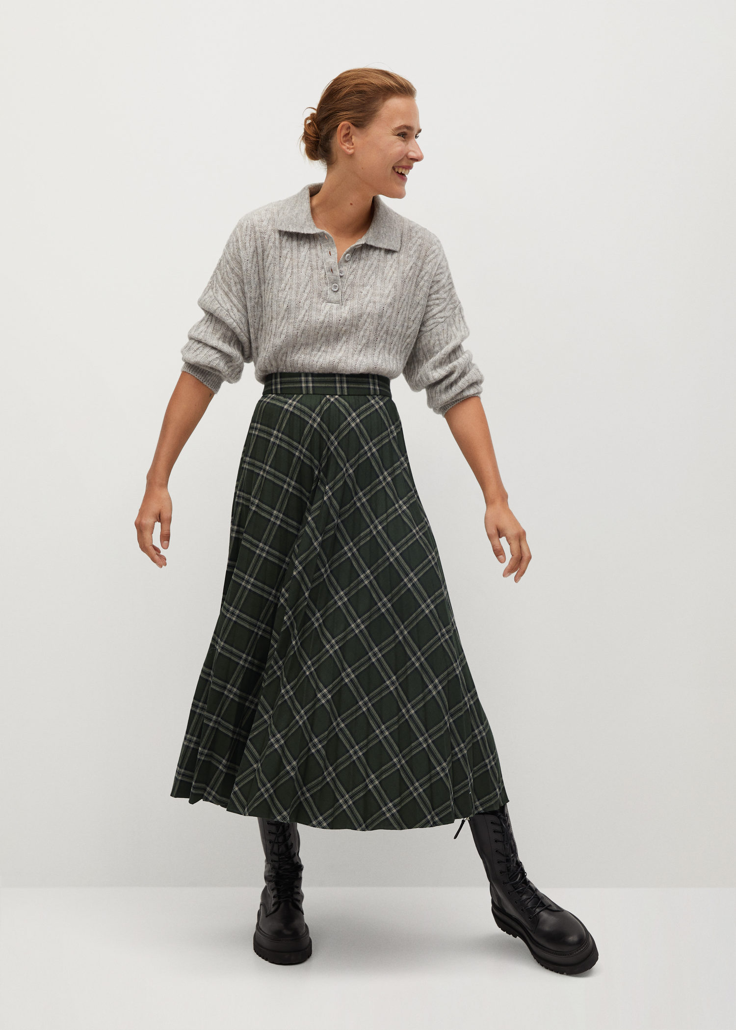 Checked Pleated Skirt Endource. 