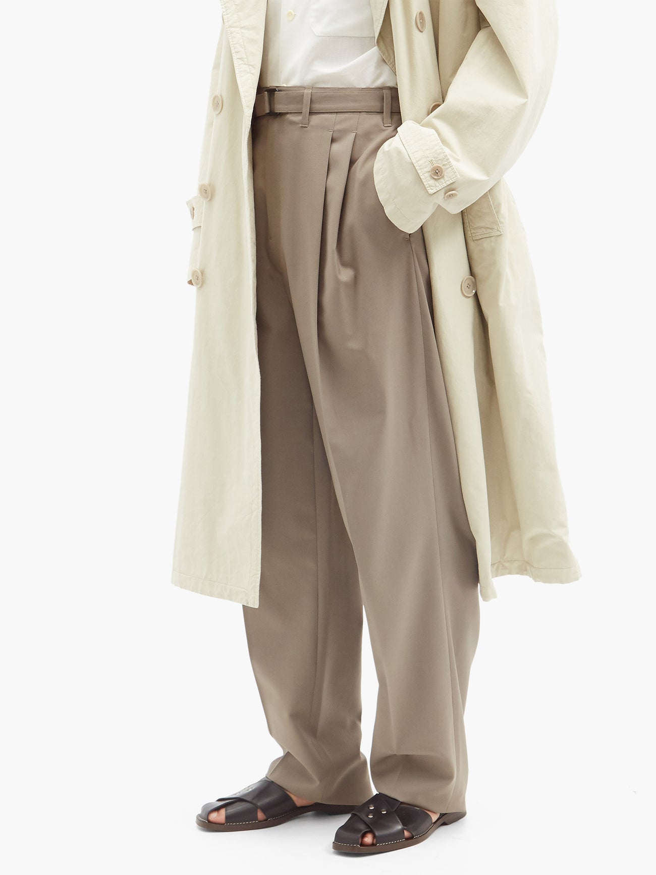 い出のひと時に、とびきりのおしゃれを! lemaire BELTED PLEAT PANTS - スラックス