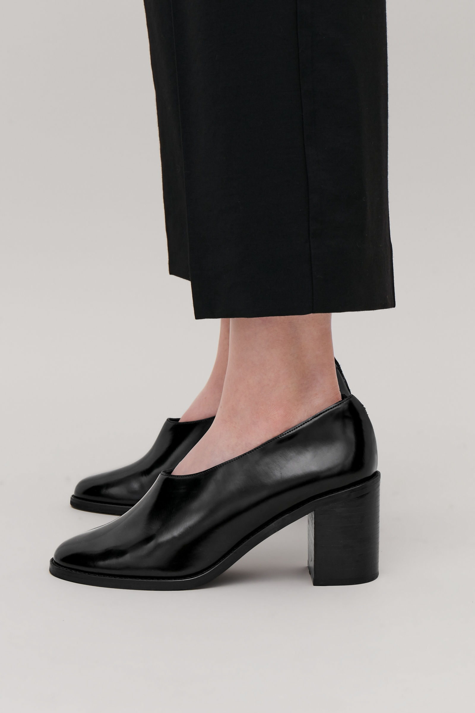 cos chunky heel pumps
