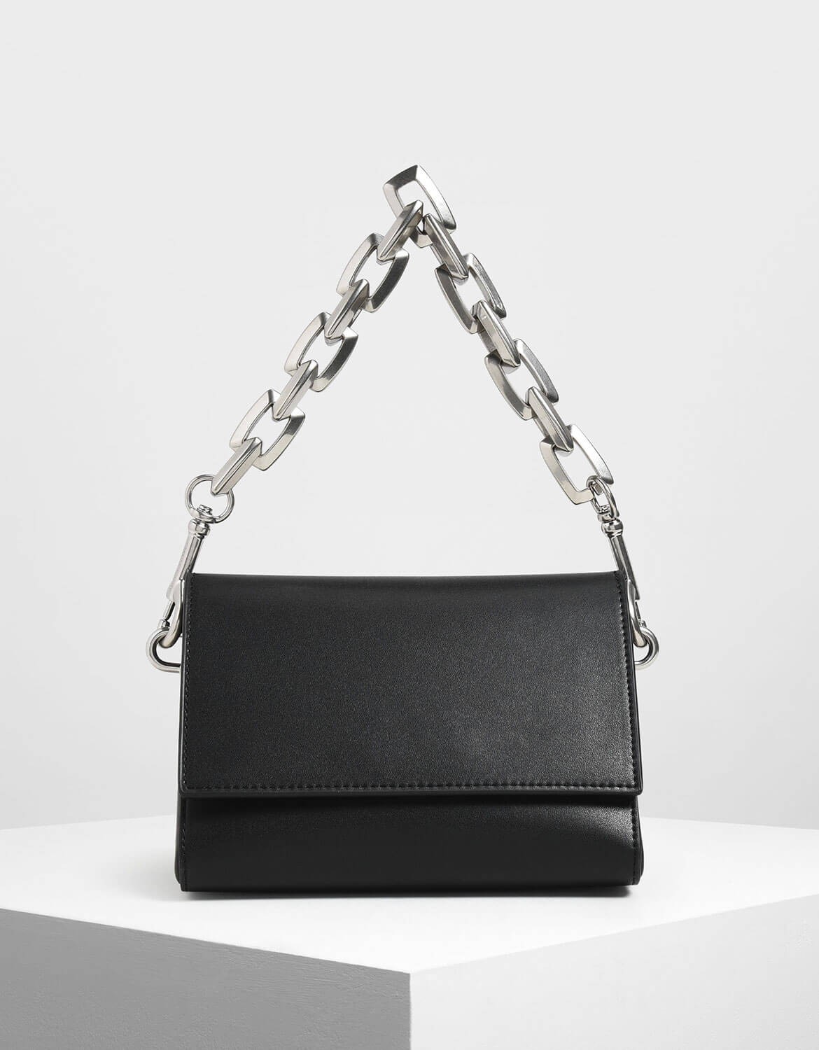 chunky chain bag