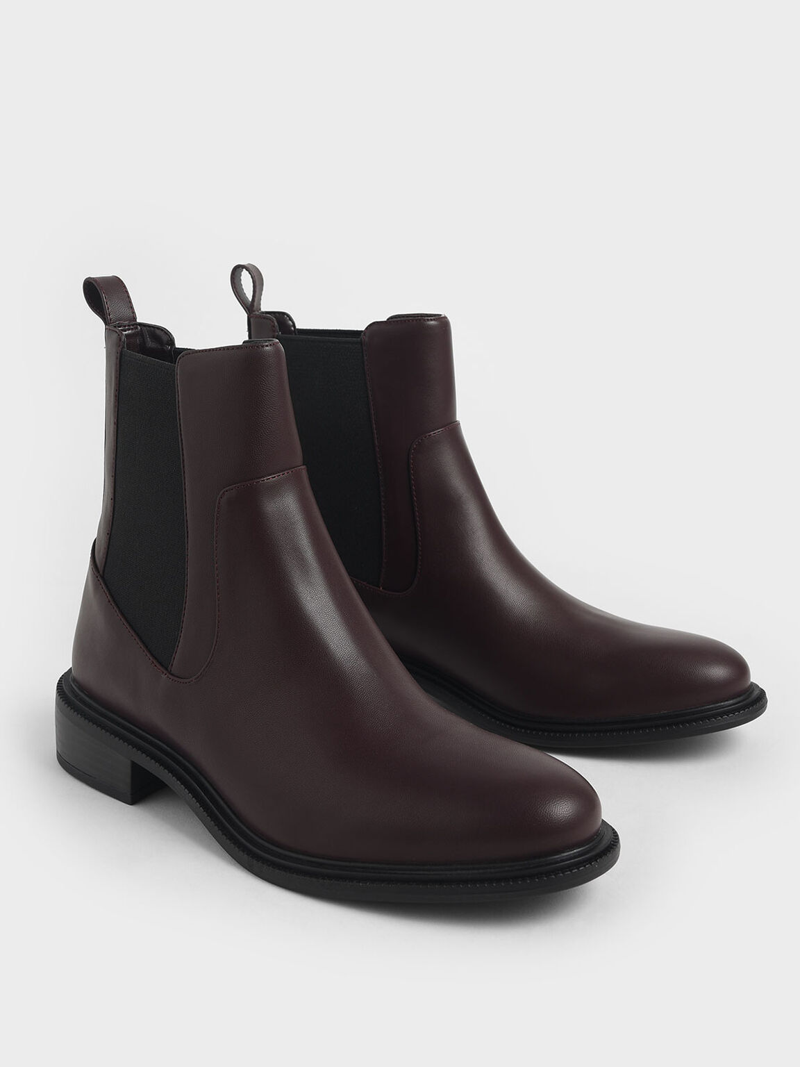 round toe chelsea boots
