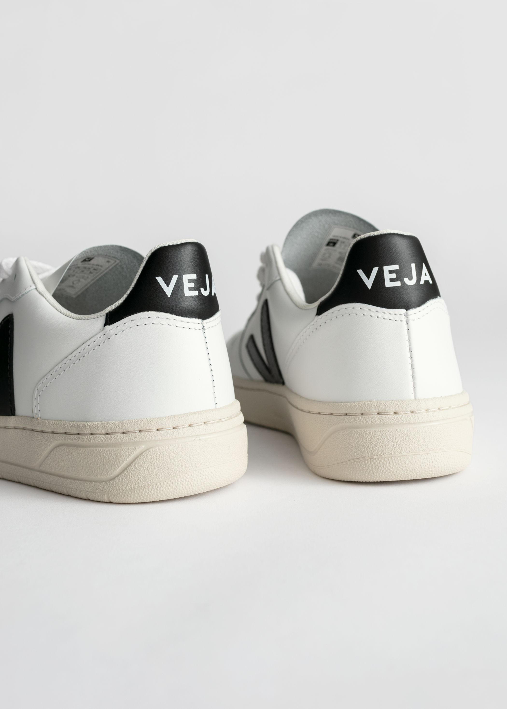 veja off white