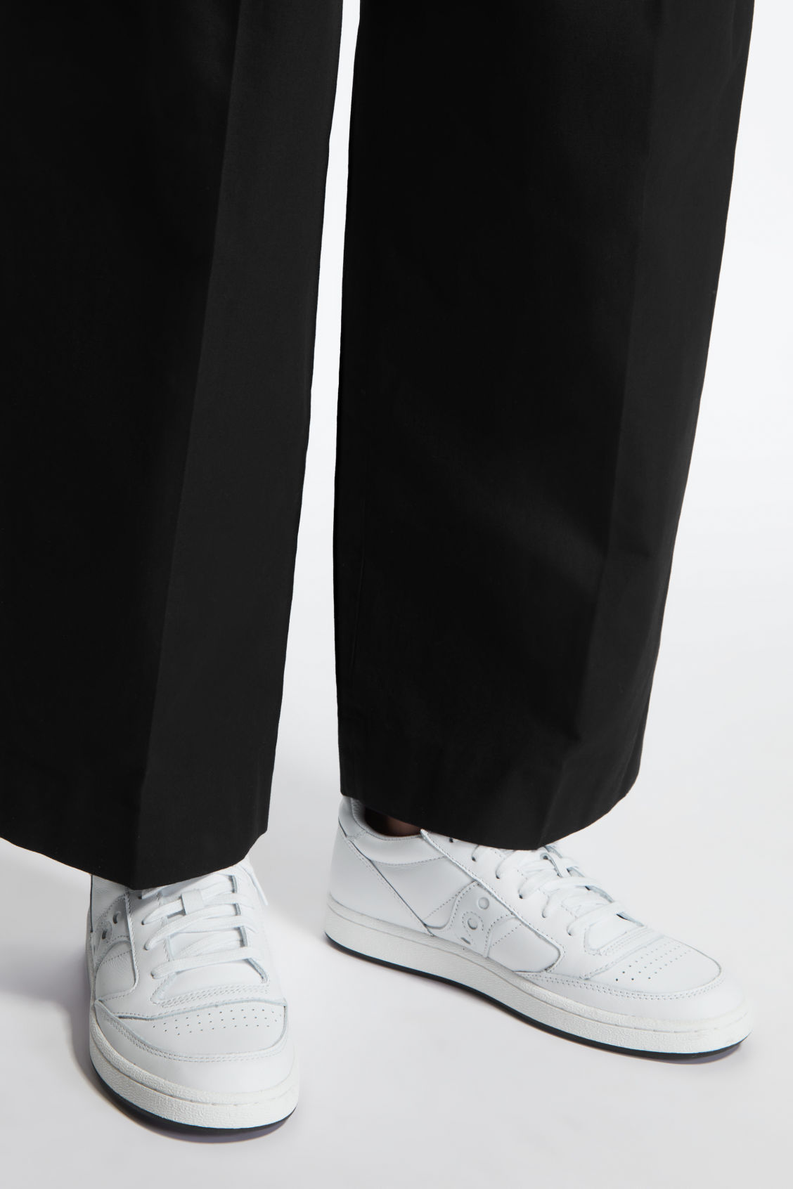 saucony leather trainers