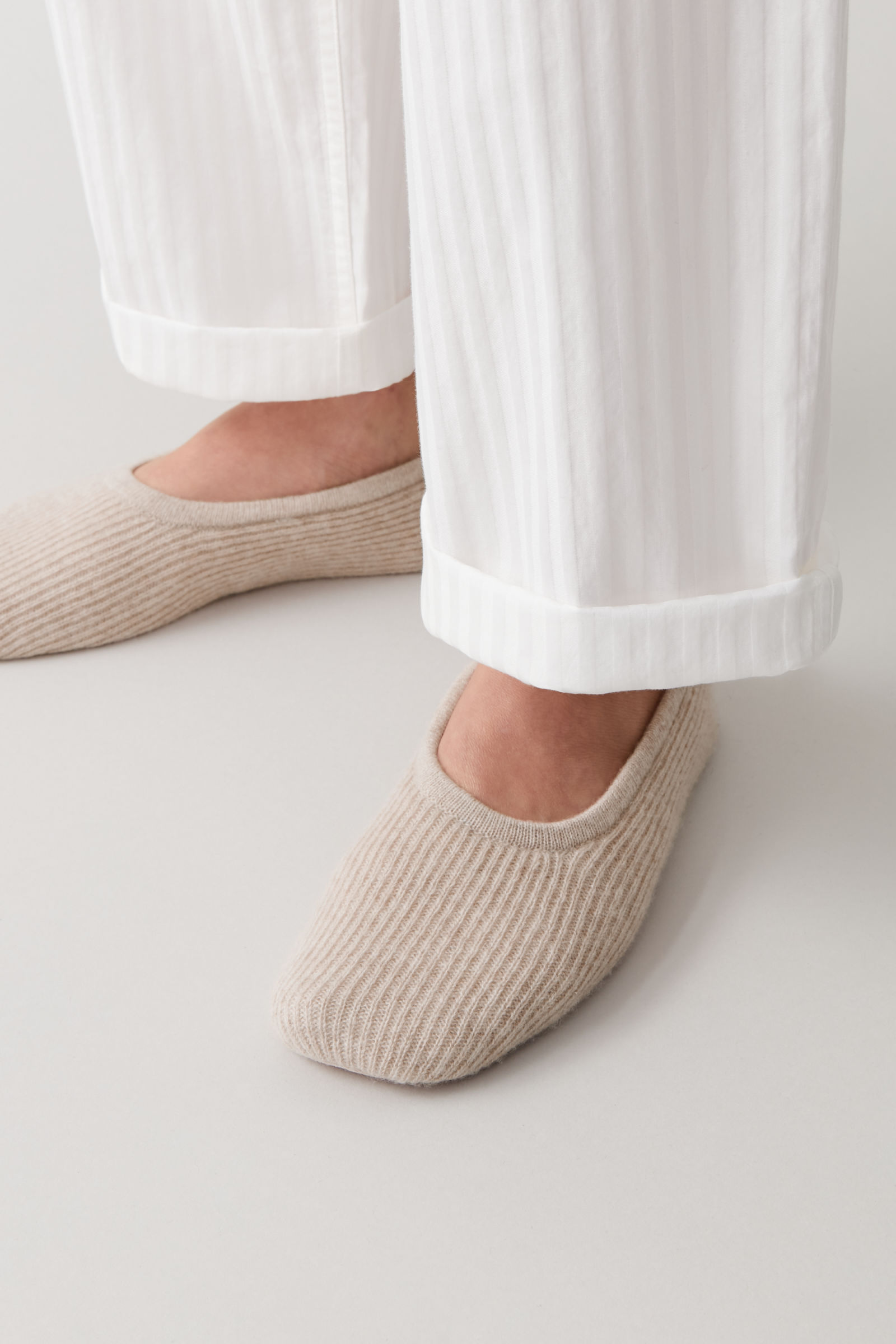 cashmere slippers womens