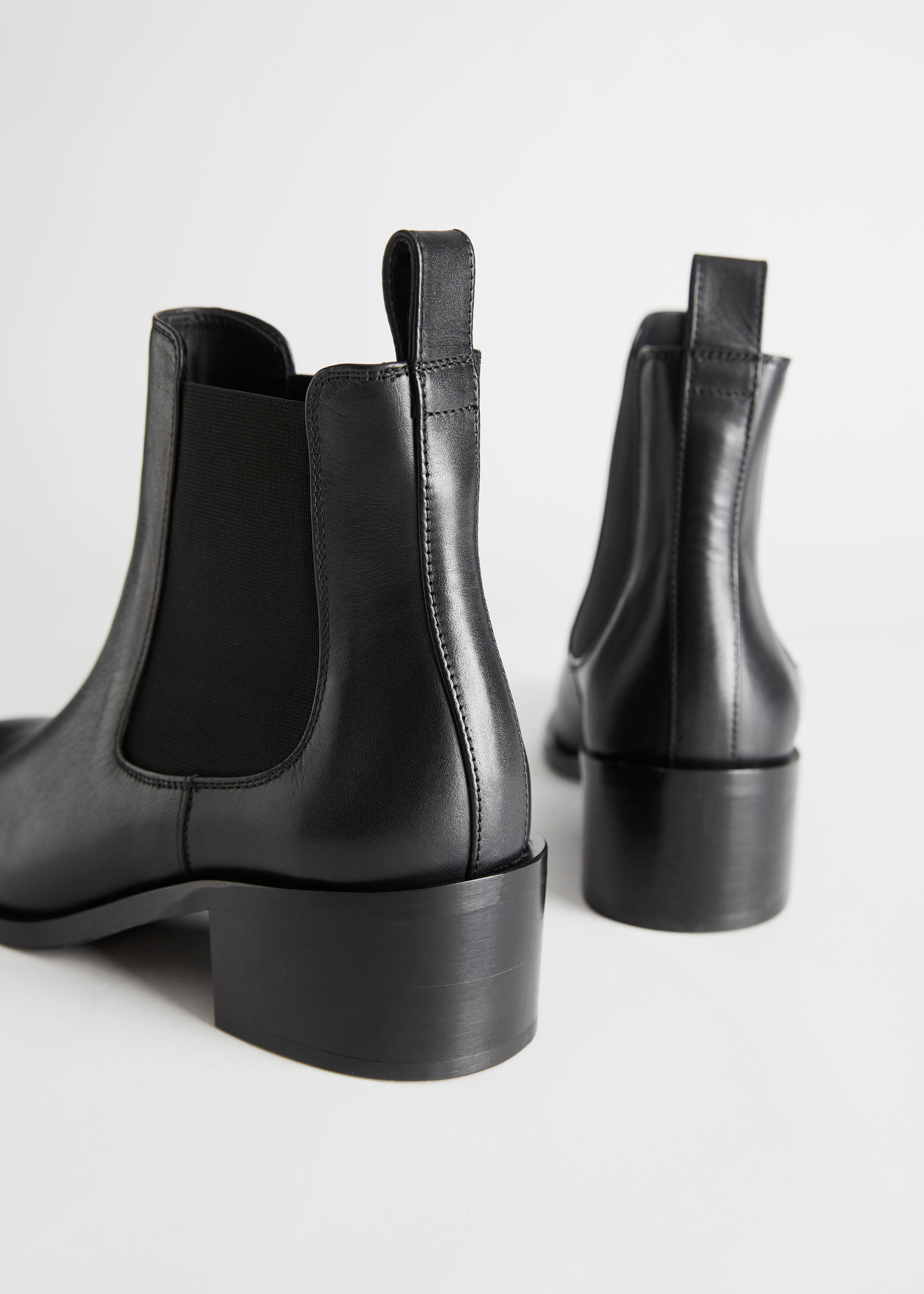 pointed leather chelsea boots