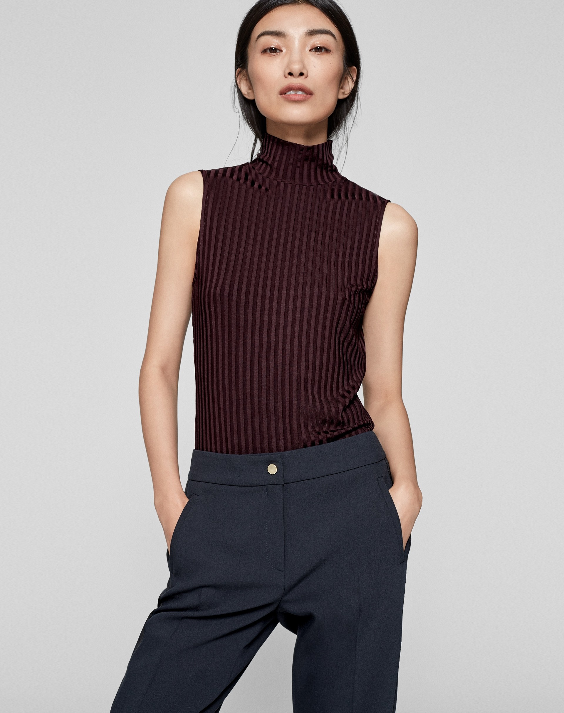roll neck sleeveless jumper
